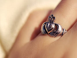 claddagh-silver-ring-hand.jpg